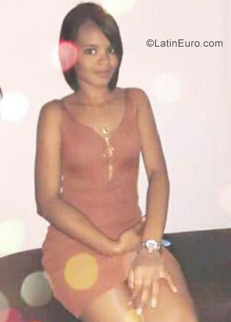 Date this foxy Dominican Republic girl Ani from Santo Domingo DO30704