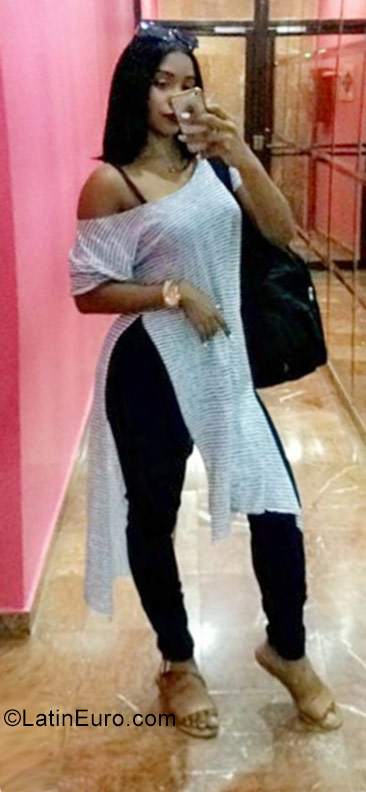 Date this hard body Dominican Republic girl Pamela from Santo Domingo DO30729