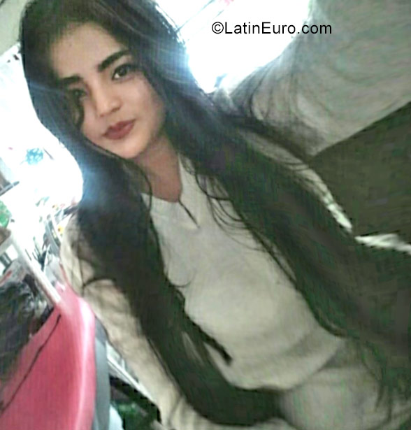 Date this attractive Colombia girl Blanca from Bogota CO22766