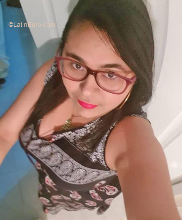 Date this stunning Dominican Republic girl Franchesca from Santo Domingo DO30739