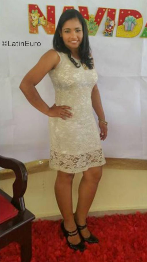 Date this athletic Dominican Republic girl Rosa from Bonao DO30803