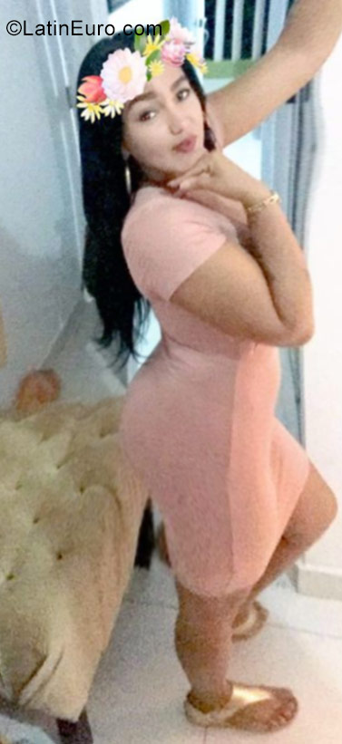 Date this stunning Dominican Republic girl Starlina from Santiago DO30851