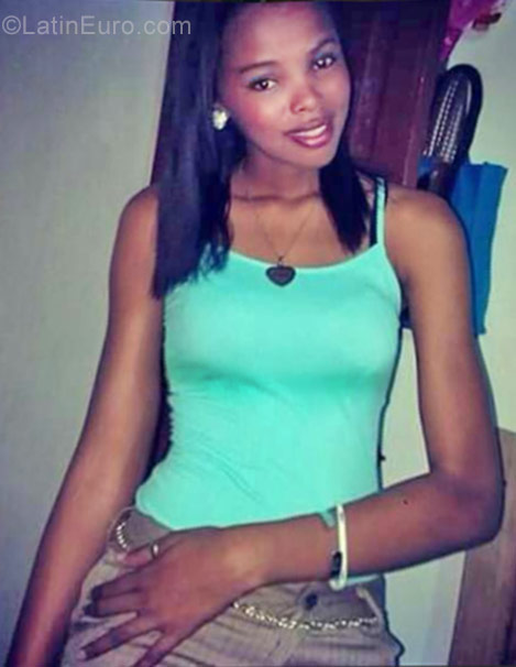 Date this hot Dominican Republic girl Jesmal from Santo Domingo DO30834