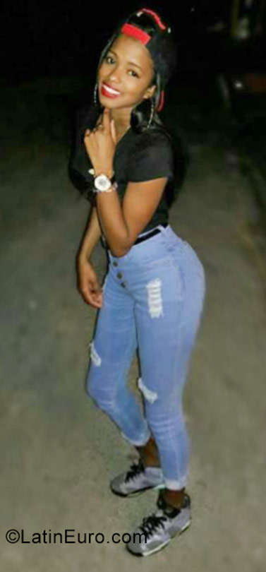 Date this sensual Dominican Republic girl Yuleisi from Higuey DO30868