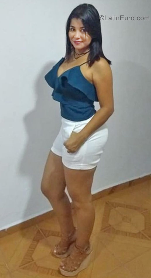 Date this pretty Colombia girl Maria from Barranquilla CO22855