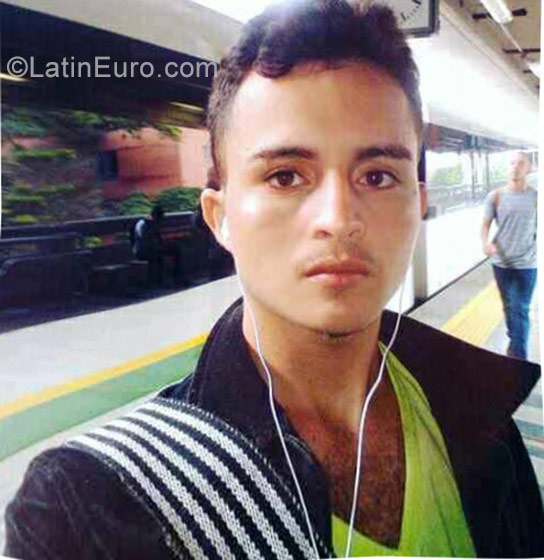 Date this exotic Colombia man Carlos from Medellin CO22868