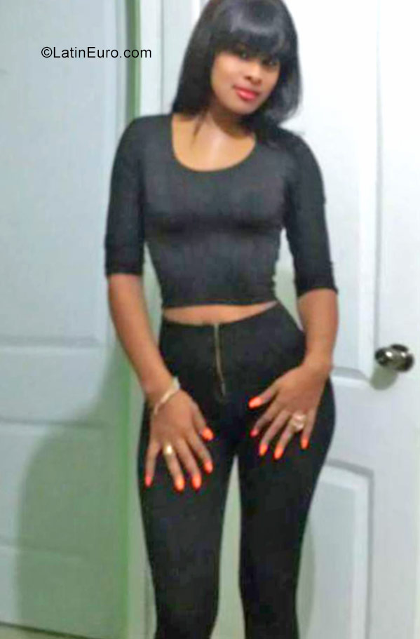 Date this funny Dominican Republic girl Ana from Santo Domingo DO30905