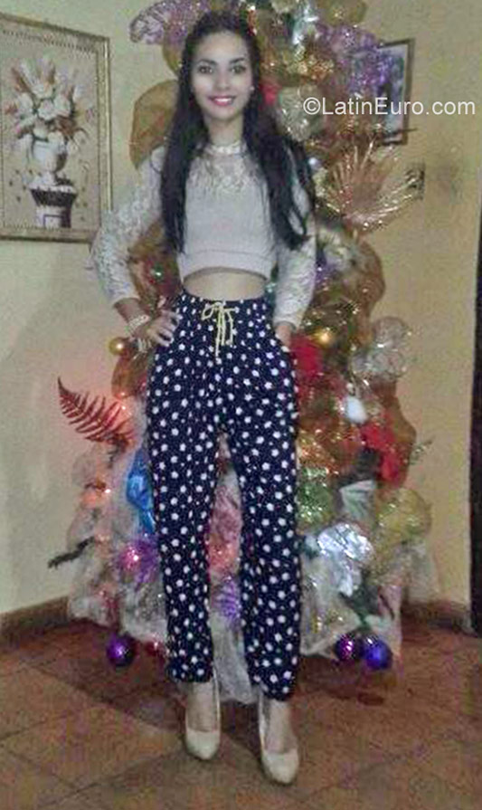 Date this cute Venezuela girl Adriana from Maracaibo VE1190