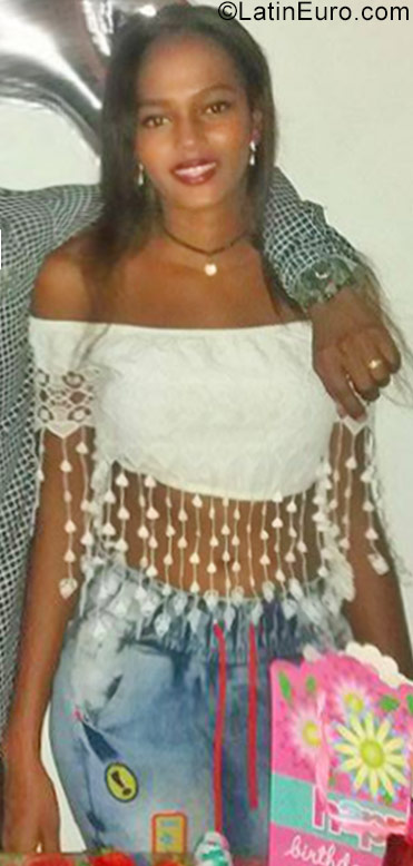 Date this exotic Colombia girl Dayan from Cali CO22933
