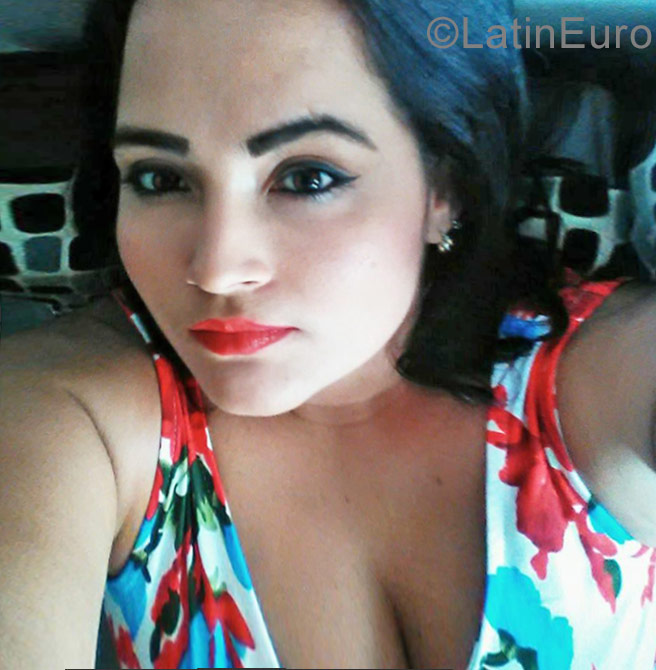 Date this delightful Colombia girl Johana from Bucaramanga CO22954