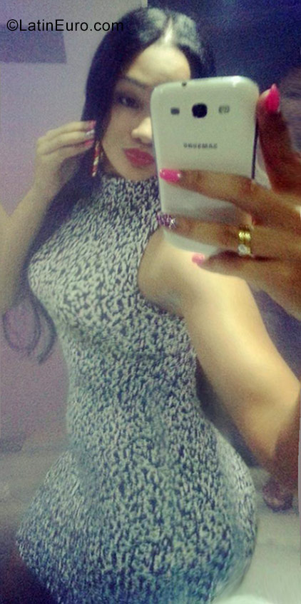 Date this funny Dominican Republic girl Pamela from Santo Domingo DO31002