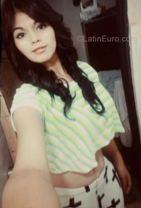 Date this beautiful Venezuela girl Paola from Barina VE1213