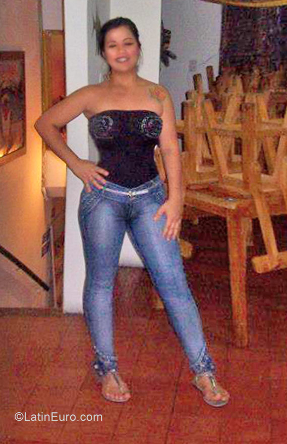 Date this athletic Colombia girl Monica from Medellin CO22996