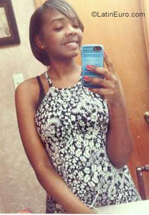 Date this tall Dominican Republic girl Genesis from Santo Domingo DO31031
