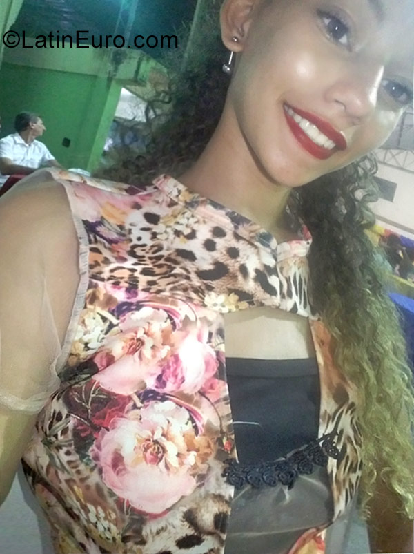 Date this foxy Brazil girl Kah from Manaus BR10391