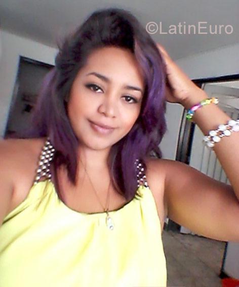 Date this hot Colombia girl Yeni from Cali CO23026