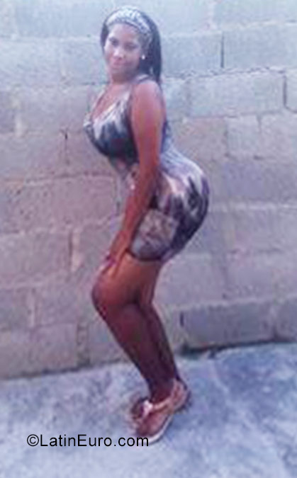 Date this delightful Dominican Republic girl Leandra parra from Santo Dominica DO31058