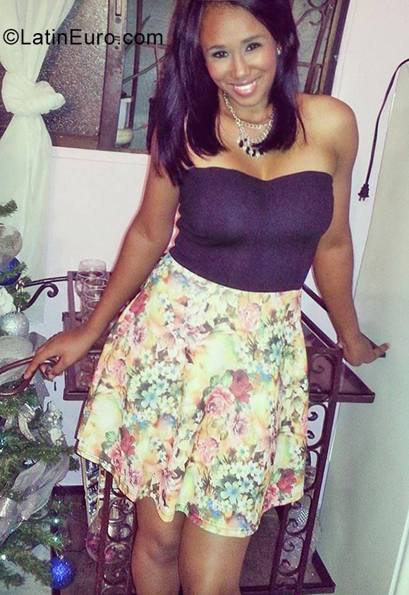 Date this voluptuous Dominican Republic girl Leydy from Santo Dominigo DO31070