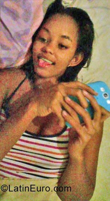 Date this exotic Dominican Republic girl Michel from Santo Domingo DO31080