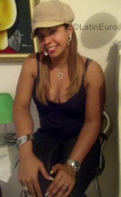 Date this attractive Dominican Republic girl Carol from Santo Domingo DO31191