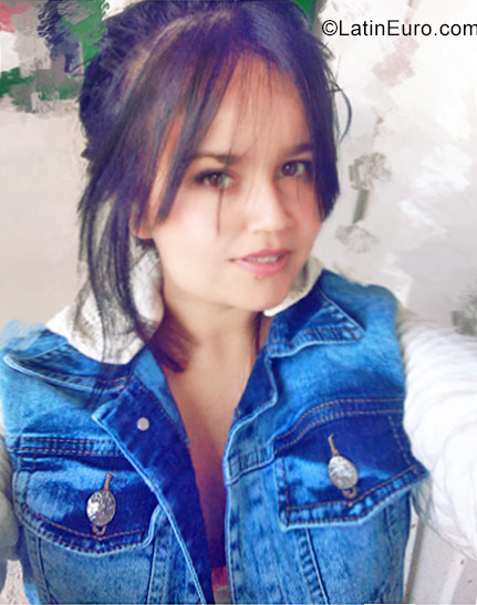 Date this foxy Colombia girl Krito from Bogota CO23114