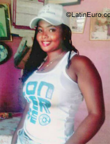Date this nice looking Colombia girl Camila from Cartagena CO23116