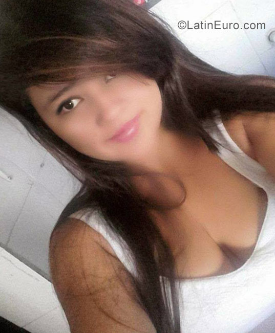 Date this exotic Colombia girl Maria from Ibaque CO23119