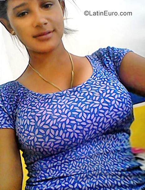 Date this sensual Dominican Republic girl Eva marina from Punta Cana DO31223