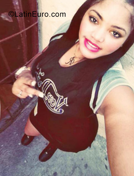 Date this sensual Dominican Republic girl Rocio from Santo Domingo DO31242