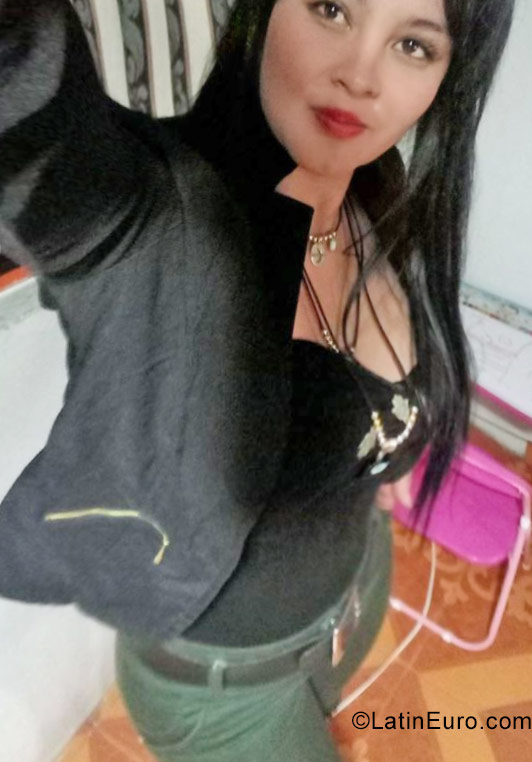 Date this hard body Colombia girl Angie from Manizales CO23166