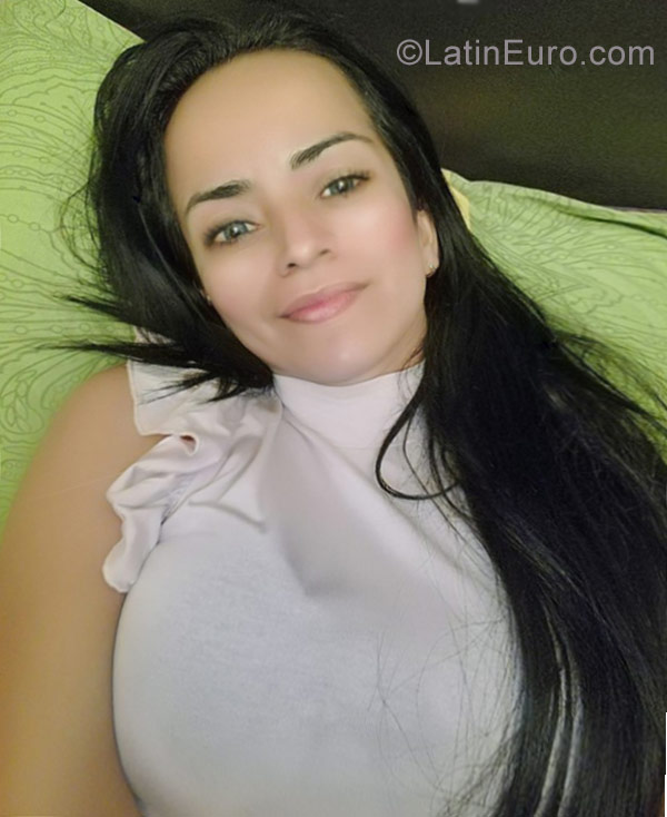 Date this attractive Colombia girl Andrea from Santa Marta CO23167
