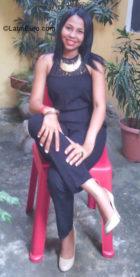 Date this charming Dominican Republic girl Victoria from Santo Domingo DO31266