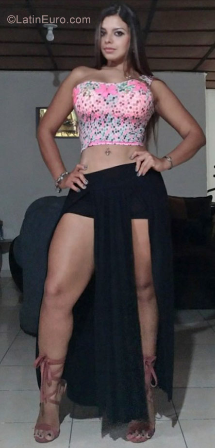 Date this tall Colombia girl Yuly from Cali CO25474