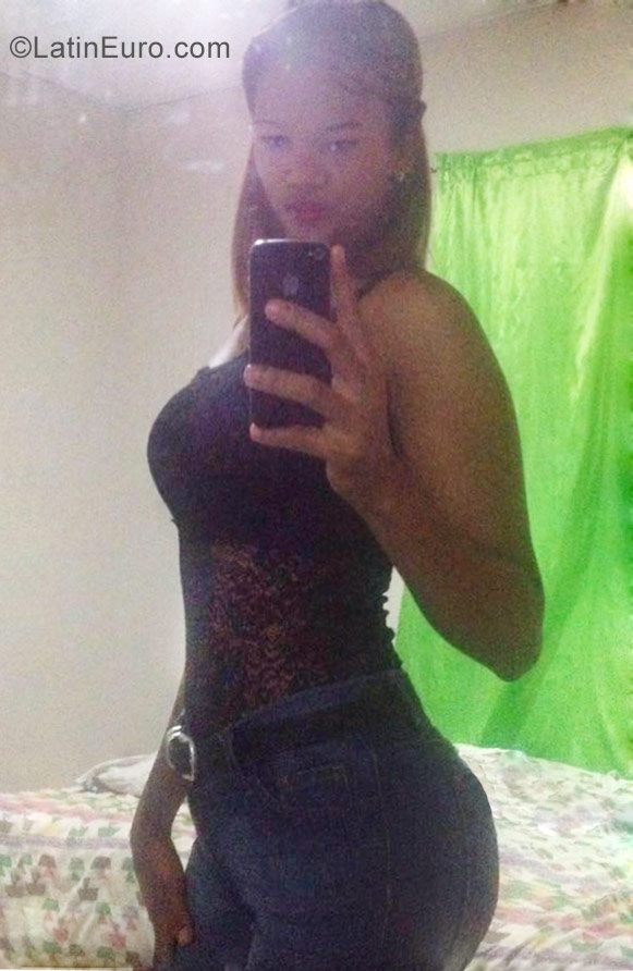 Date this good-looking Dominican Republic girl Gissel from Santo Domingo DO33764