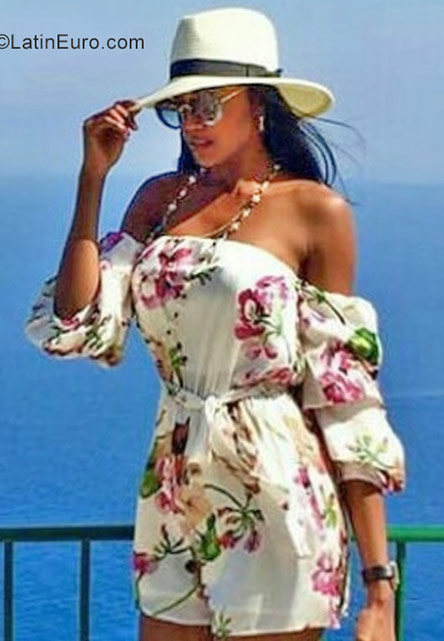 Date this delightful Dominican Republic girl Saimirs from La Romana DO32114