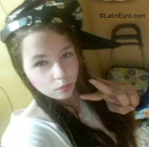 Date this pretty Brazil girl Paula from Porto Alegre BR10426