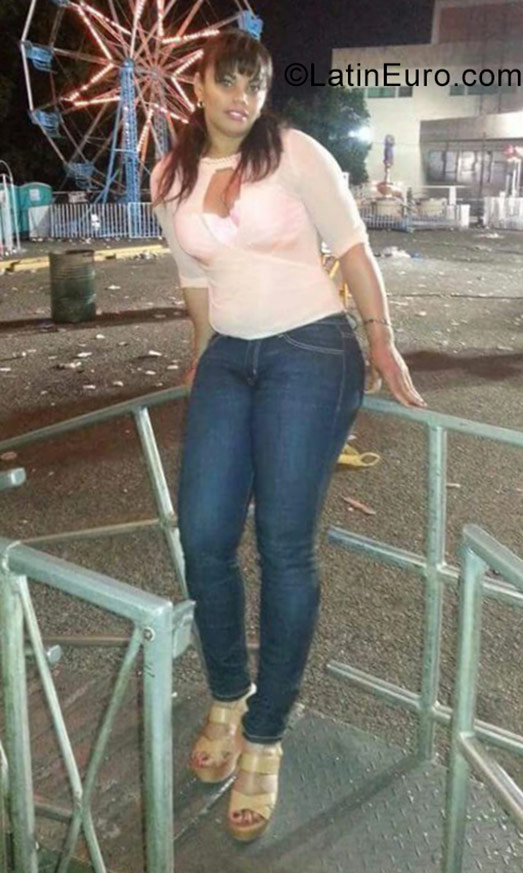 Date this charming Dominican Republic girl Raysa from Santiago De Los Caballeros DO31383