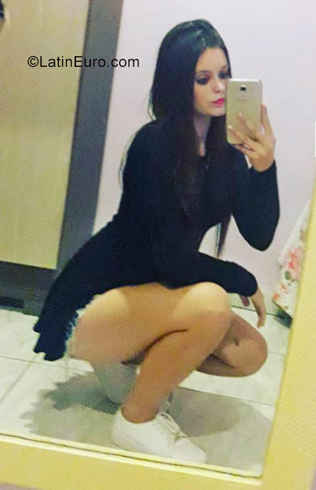 Date this delightful Brazil girl Lauana from Blumenau BR10428
