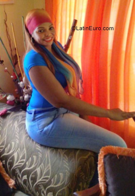 Date this happy Dominican Republic girl Odalis from San Pedro De Macoris DO31408