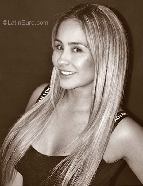 Date this nice looking Colombia girl Carla from Medellin CO23291