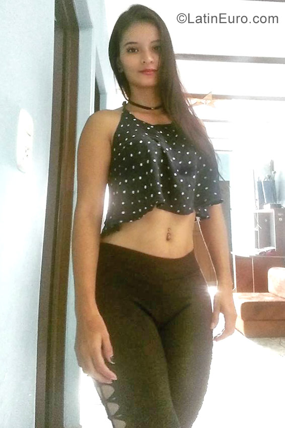 Date this nice looking Colombia girl Victoria from Buga CO23311