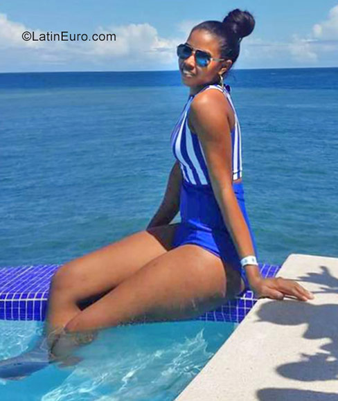 Date this foxy Dominican Republic girl Daniulka from Santo Domingo DO31559