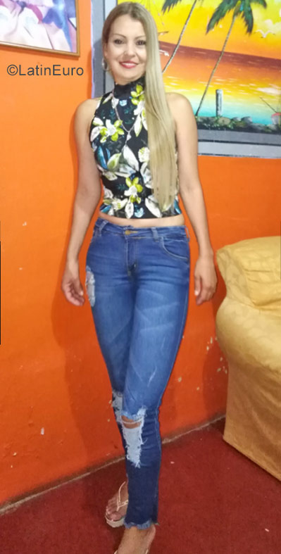 Date this exotic Colombia girl Viviana from Ibaque CO23356