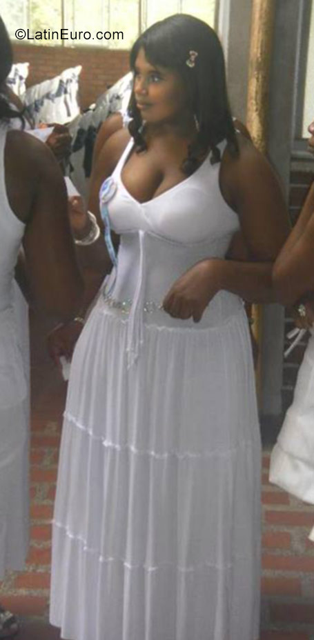 Date this attractive Colombia girl Sulima from Buenaventura CO23370