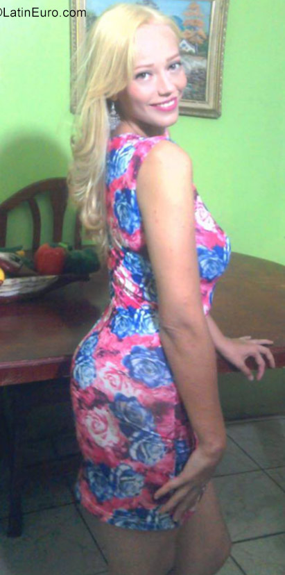 Date this pretty Venezuela girl Sinai from Caracas VE1371