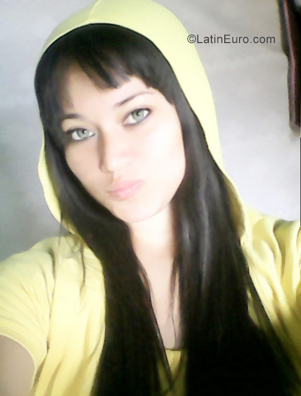 Date this georgeous Venezuela girl Paola camacho from Caracas VE1385