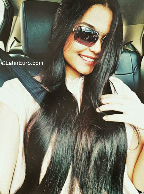 Date this tall Colombia girl Moon from Medellin CO23442