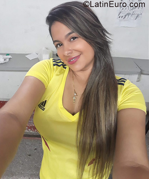 Date this tall Colombia girl Jhohanna from Cali CO23460
