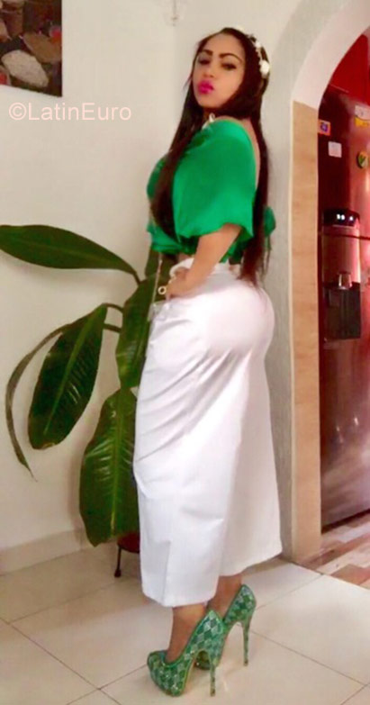 Date this hot Colombia girl Barbara from Cali CO23477