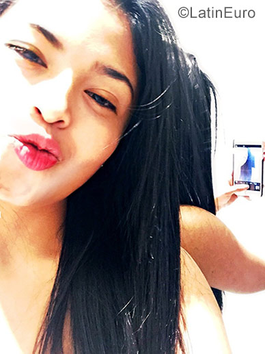 Date this young Colombia girl Jula from Bogota CO23487
